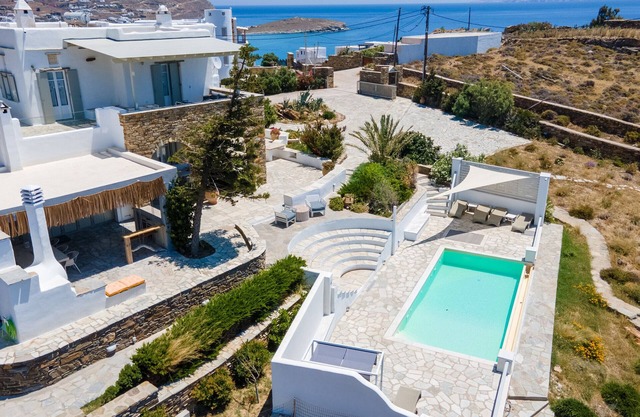 Villa 'Simone Tinos Island' avec vue sur mer, Wi-Fi et climatisation