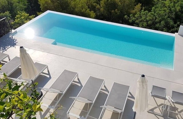 Villa Sitges Colonial. Vues impressionnantes sur la mer. Rénovée 100%