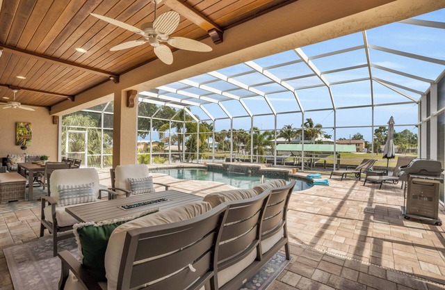 Villa Siva - 3b/3b just off the Caloosahatchee river in CAPE CORAL