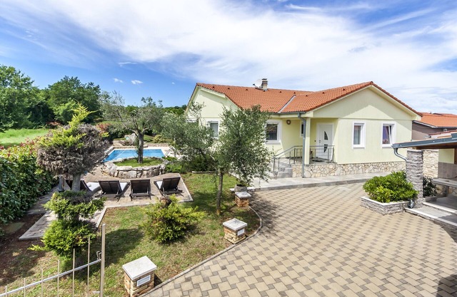 Villa Sole Istria near Pula for 7 people with jacuzzi and children playground