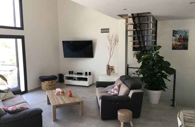 Villa vue splendide sur Pic Saint Loup Piscine / Jacuzzi proche Montpellier