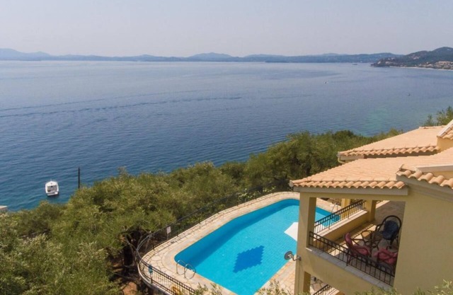 Villa Spyros, Corfou, vue imprenable sur la mer, grande piscine, Wi-Fi, AIC