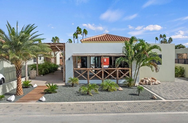 Villa Sunbeam Mambo Beach