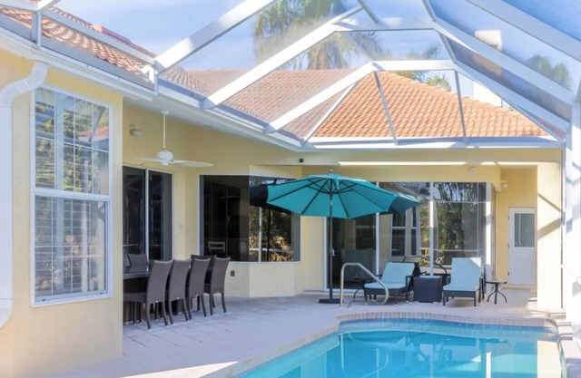 Villa Sunrise, 3BR/3.5BA, private pool, Bird Key, close to Siesta Key