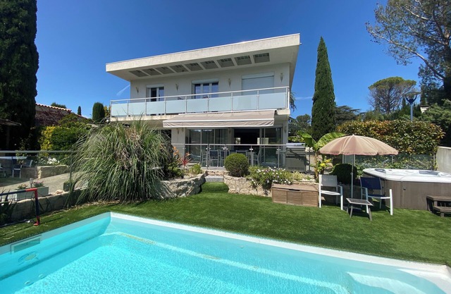 Villa Swimming pool Jacuzzi Billiards Home Cinema 5 minutes from Cassis and its Calanques