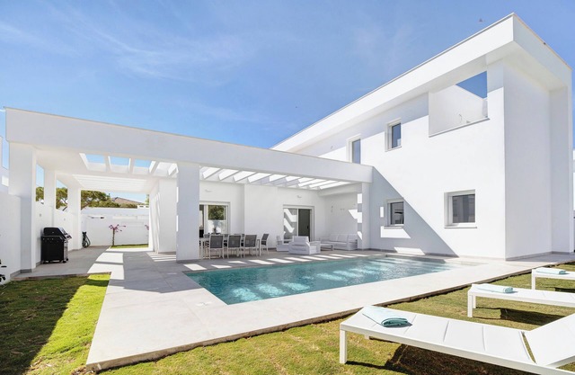 Maison de vacances 'Villa Sancti Petri 15 B' avec piscine privée, Wi-Fi et climatisation