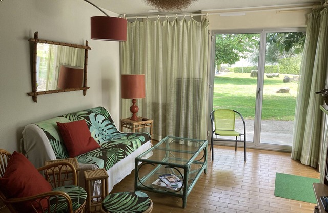 Villa T4 climatisée à 150m de la plage en sable fin, dans un écrin de verdure