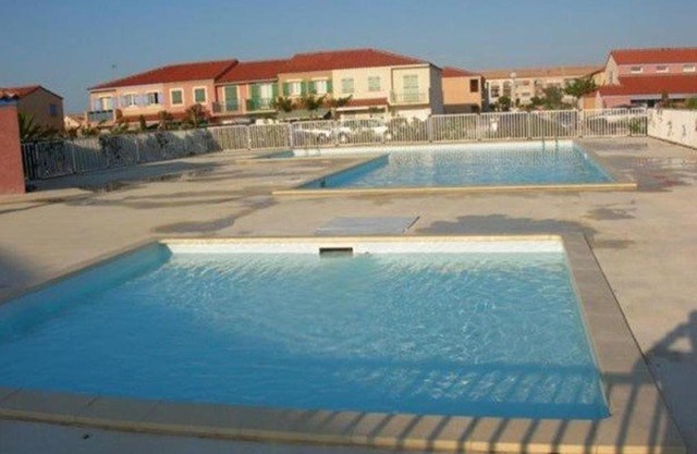 Villa T4 avec Piscine, 3 chambres, jardin, parking privé, proche commerces et plage, 8 couchages - FR-1-81-296