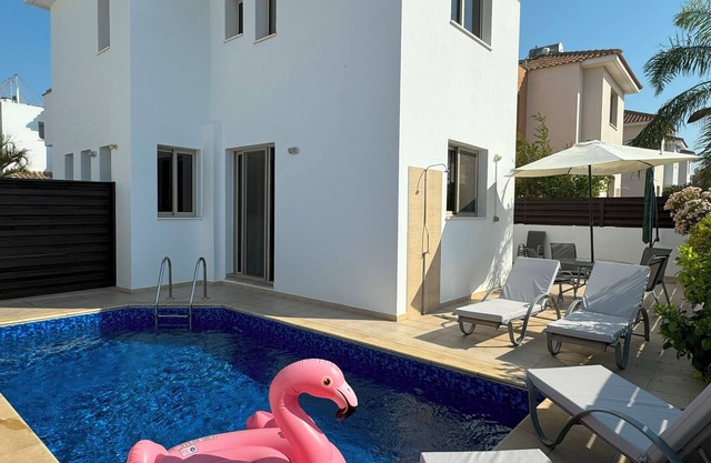 Villa Tamaldi mit Seitlichem Meeresblick - neu und Frisch!