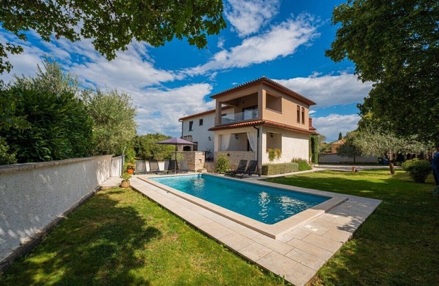 Villa Tina * 1900 m2 de jardin, piscine privée, terrasse avec grill, WiFi