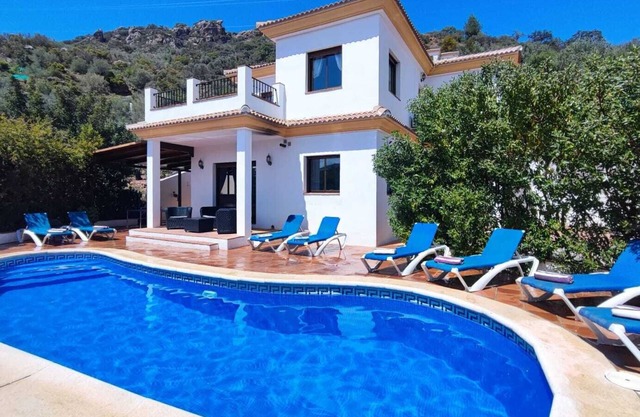 Villa Torcal 3, 8 Pers, piscine chauffée, WIFI, BBQ, Petfriendly