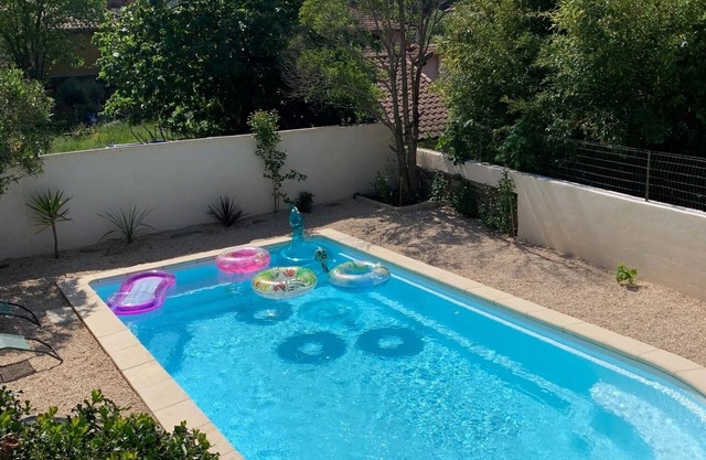 Villa très spacieuse de 6 à 8 personnes avec piscine privée dans les Cévennes