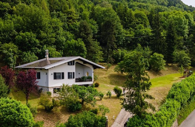 Villa tra montagna e laghi 14 posti