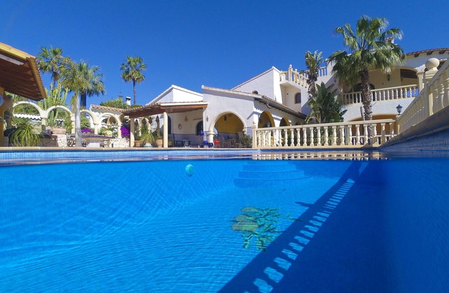 Villa spacieuse avec vue fantastique sur la mer, piscine privée, grandes terrasses