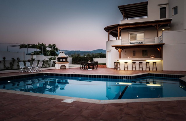 Villa Mavrikiano – Luxury Villa with stunning views over the Bay of El