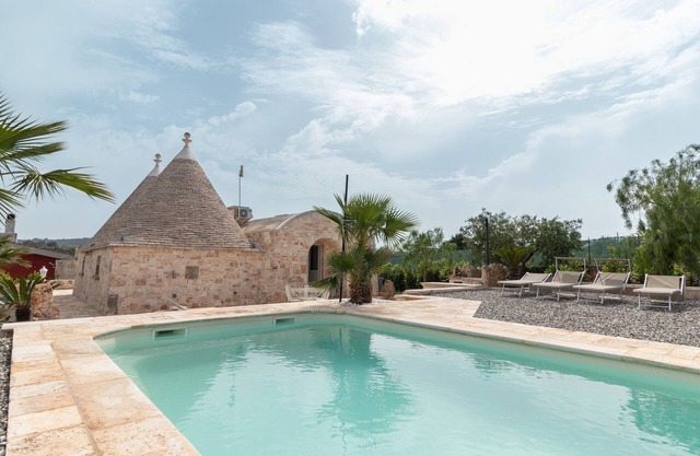 Villa 'Trulli San Pietro' avec piscine privée, Wi-Fi et climatisation