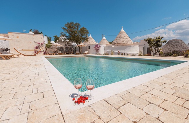 Villa 'Trulli Zaccano Con Piscina Privata' avec piscine privée, Wi-Fi et climatisation