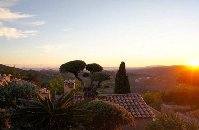 Maison de vacances dans un endroit calme avec piscine et vue panoramique sur la