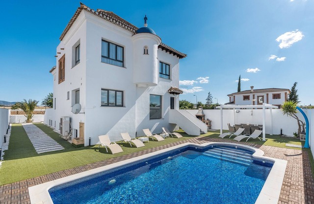 Villa "Valeria" avec vue sur les montagnes, piscine privée et Wi-Fi