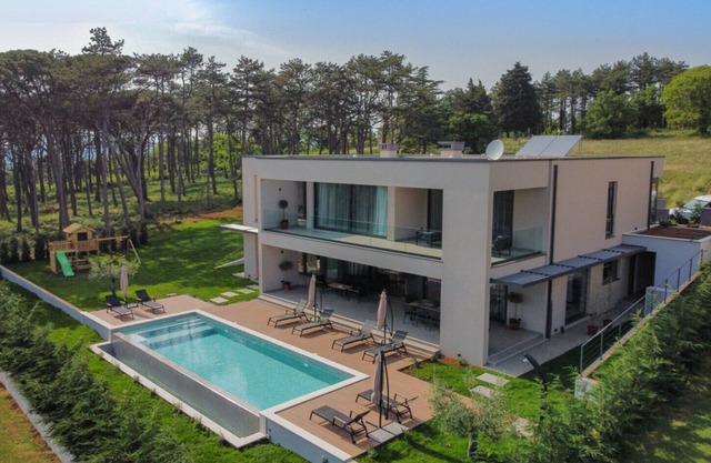 Villa Valpinia for 8 people in Central Istria with indoor jacuzzi and sauna
