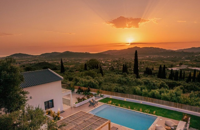 Villa Verde - Heated Pool with Stunning Views