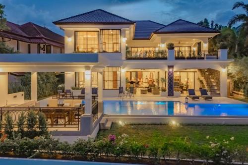Villa Viola 7 Bedroom, Fully Staffed, on the Golf Course