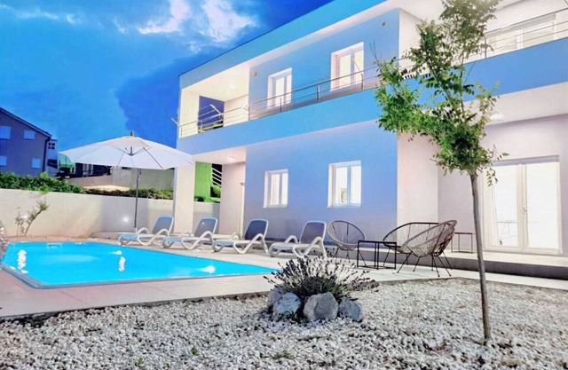 VILLA VIS PISCINE CHAUFFANTE VUE MER