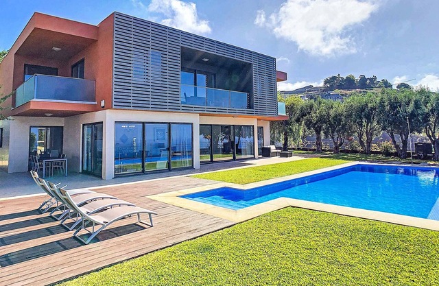 Villa Vitoria Dos - Three Bedroom Villa, Sleeps 8