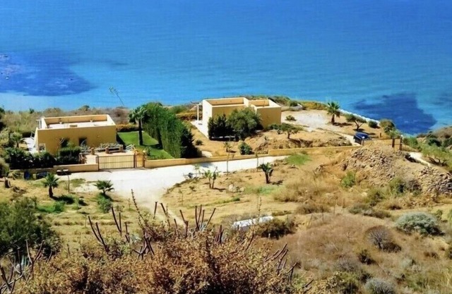 Villa Vittoria sur la mer, Wifi gratuit, climatisation, vin, huile