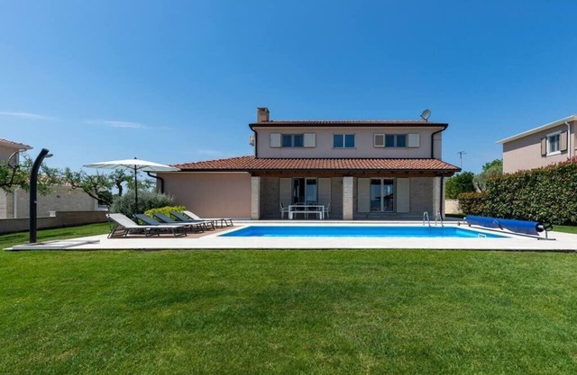 Villa Vor Ort Summary