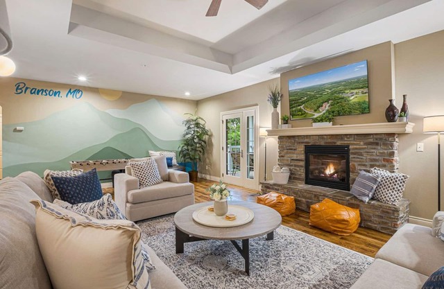 Villa w/ 30ft PrivateDeck, All Ensuite Bathrooms, Communal Pool, Golf, GameArea