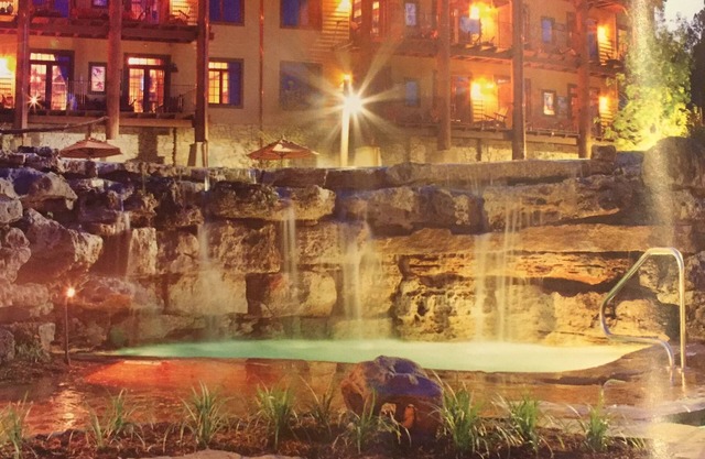 Villa w/ Hot Tub, Balcony - Porch. Breathtaking view. 10 miles from Branson