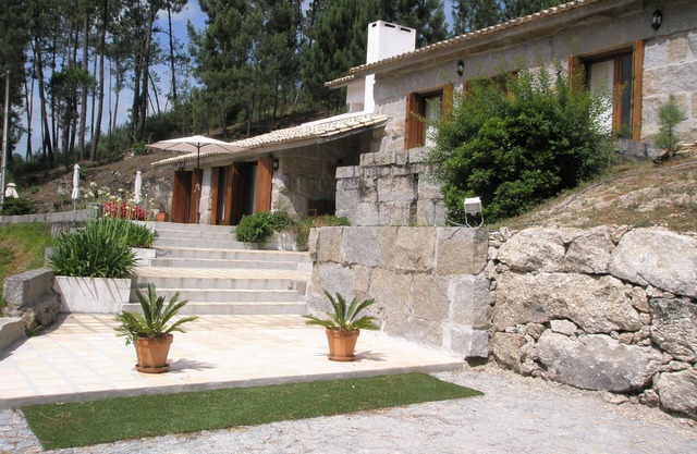 Villa avec piscine privée (avec 23700 m2 d'espaces verts) à 40Km de PORTO