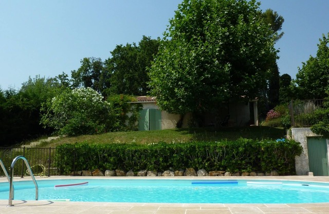 Maison avec piscine dans un quartier calme et champêtre. Meublé 3*