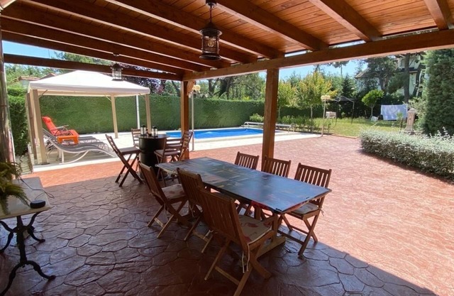 Villa avec piscine à 90 km de Madrid