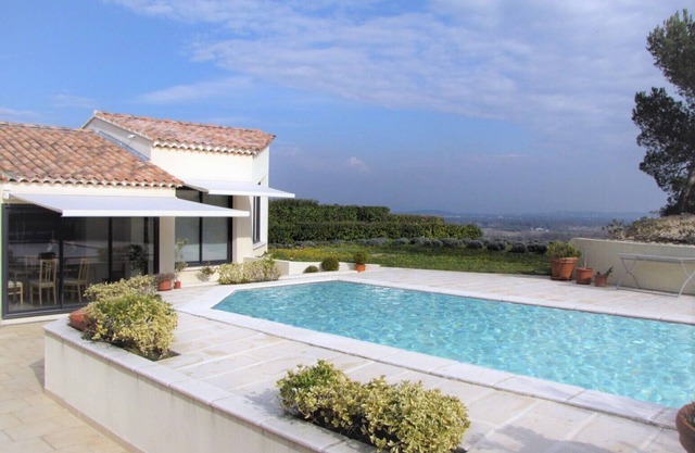Villa de prestige, piscine privée, vue panoramique, proximité Avignon