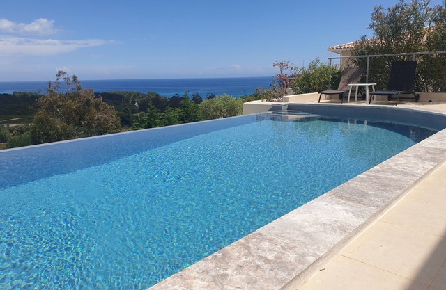 Villa avec vue imprenable sur la mer et la montagne