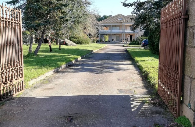 Villa avec piscine dans quartier calme