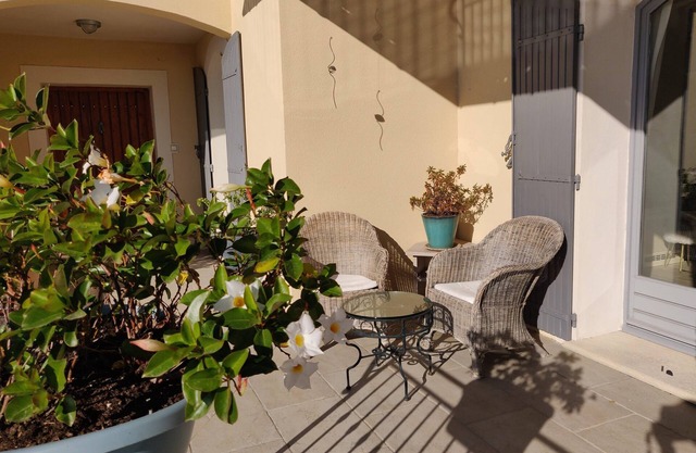 Villa with exceptional view of Mt Ventoux, the Vaucluse valley and Bédoin