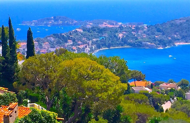 Villa avec vue imprenable sur le Cap Ferrat, piscine à débordement chauffée, climatisation et WiFi gratuit