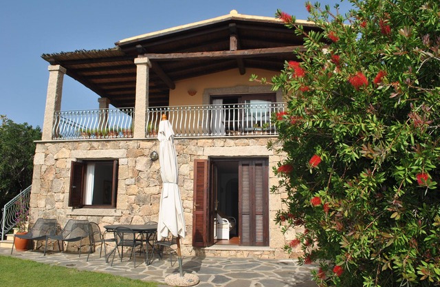 Villa with garden among granite and Mediterranean scrub. Splendid sea view
