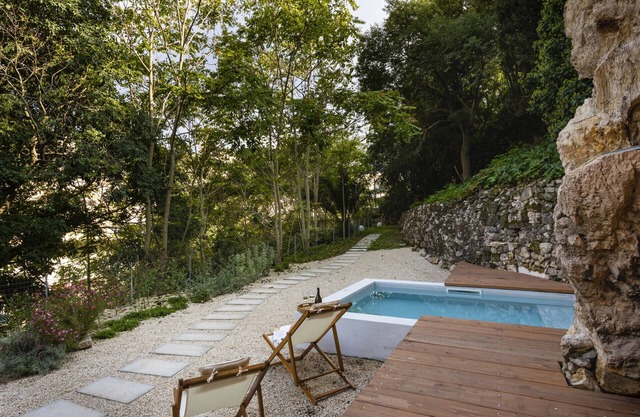 Villa with heated pool in a unique position