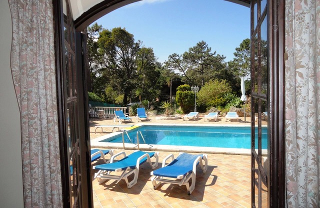 Villa with heated Pool, for 12 adults, near the Beach, Sintra area, Lisbon Coast