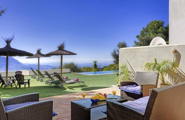 Villa with infinity pool
