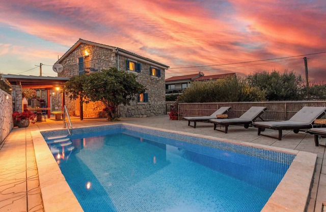 Villa avec internet, lave-linge et d'une piscine extérieure