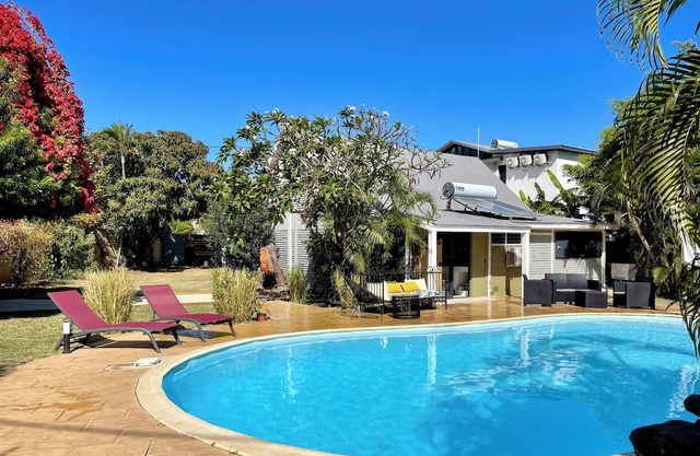 Villa avec grande piscine à cinq minutes de la plage à pied