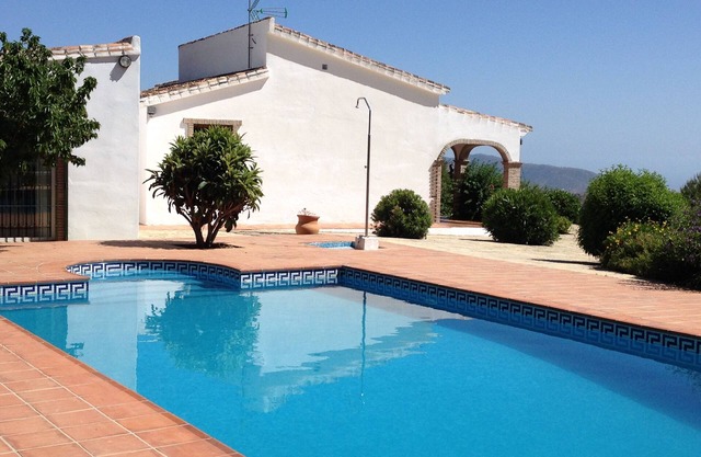 Villa avec grande piscine privée et vue fantastique sur la montagne et le lac