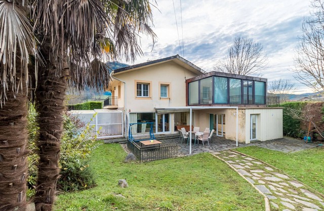 Villa avec vue sur les montagnes, terrasse privée et climatisation
