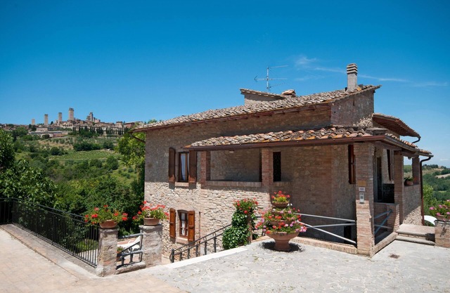 Villa Toscane 4 chambres chacune avec salle de bain, vue imprenable, piscine A/C