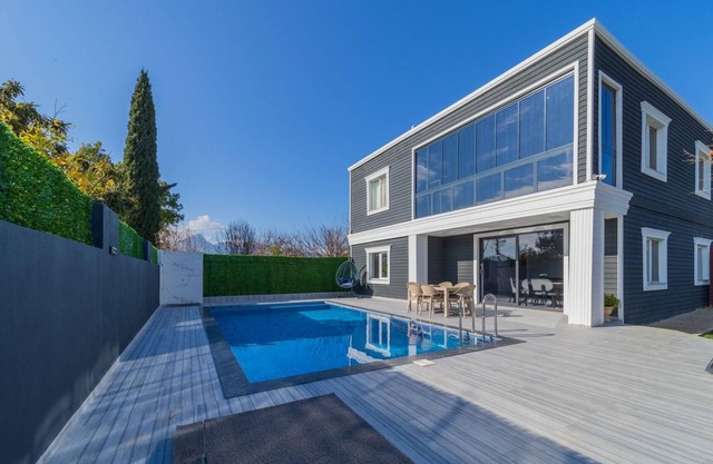 Villa with Pool and Backyard in Kepez